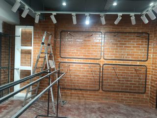 Retail track-lighting fit-out